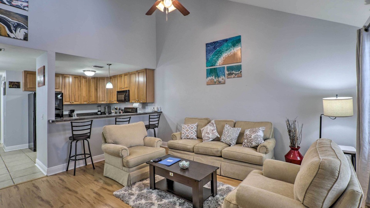 Tallahassee House | Tidy Tallahassee Townhome ~ 7 Mi to Downtown!