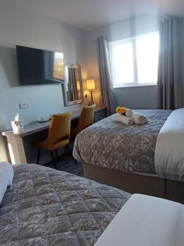 Kilkelly Apartment | Tiernan's luxury triple room Ensuite