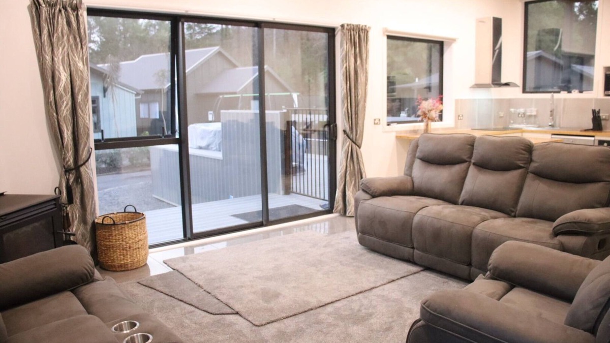 Ohakune House | Tiffany hot pool spa