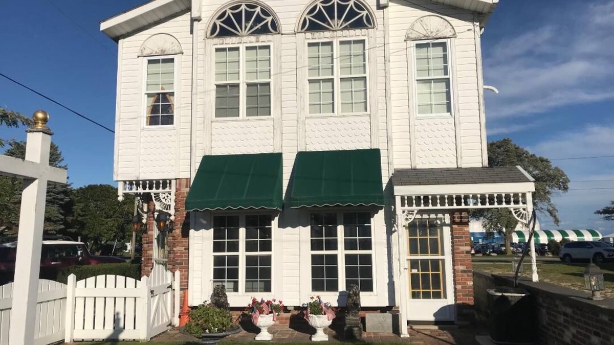 Mackinaw City Apartment | Tiffany's Premier Studio Vacation Rental Downtown Mackinaw City