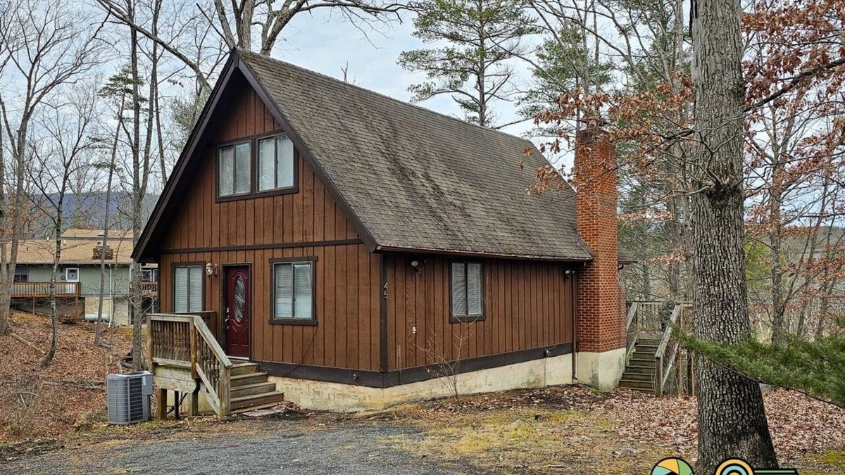 Mount Jackson Ski Chalet | Tiger's Den chalet - quiet mountain comfort!