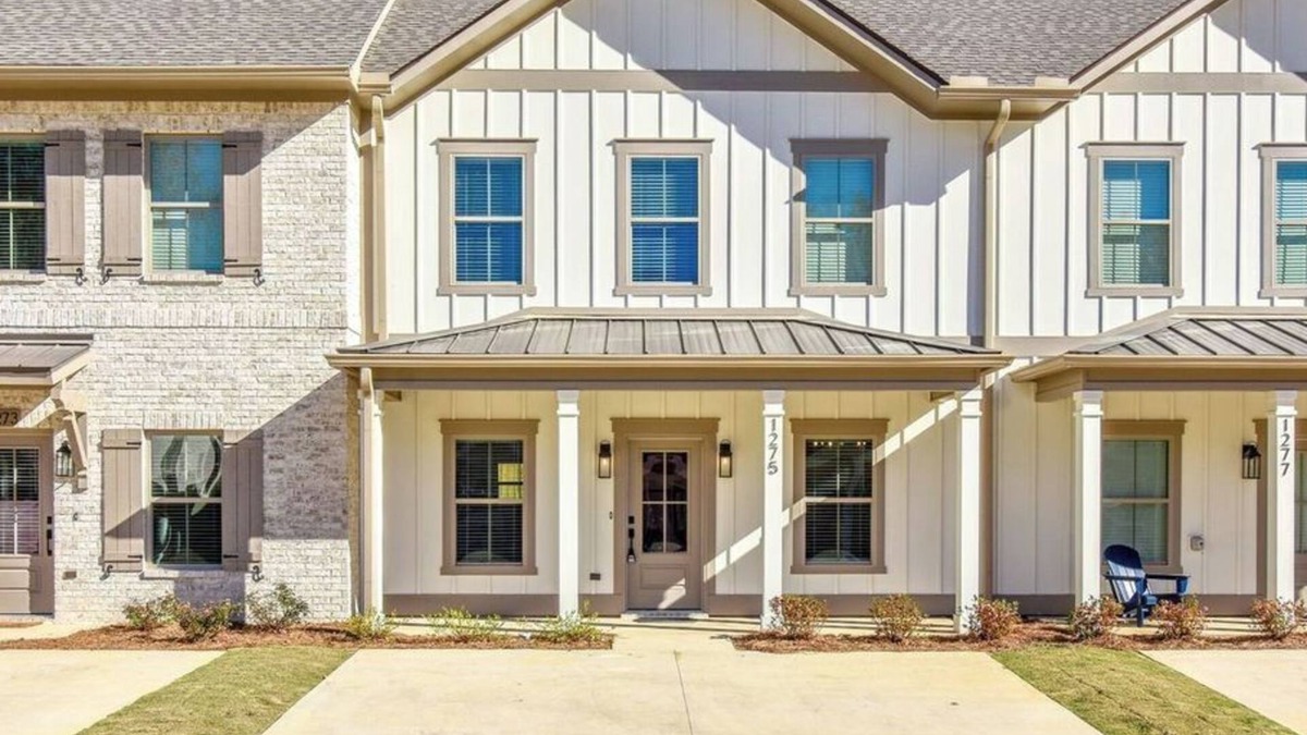 Auburn House | Tiger's Tail in Auburn - 2 BR/2.5 BA condo 1.5 miles from AU, sleeps 8!