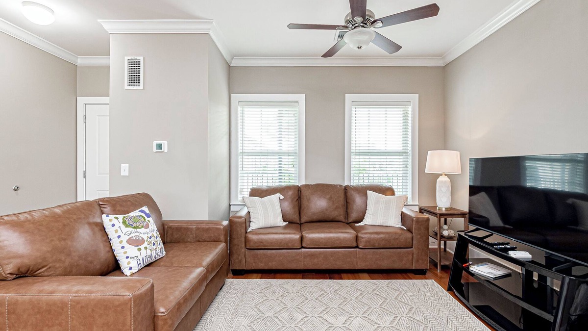 Highlands - Perkins Condo | Tiger Tailgate Retreat – Walk to LSU Stadium & Campus Fun!
