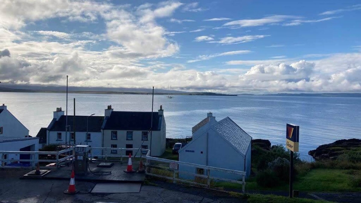 Port Charlotte Cottage | Tigh Grianach: Discover Port Charlotte in a family cottage on the Isle of Islay.