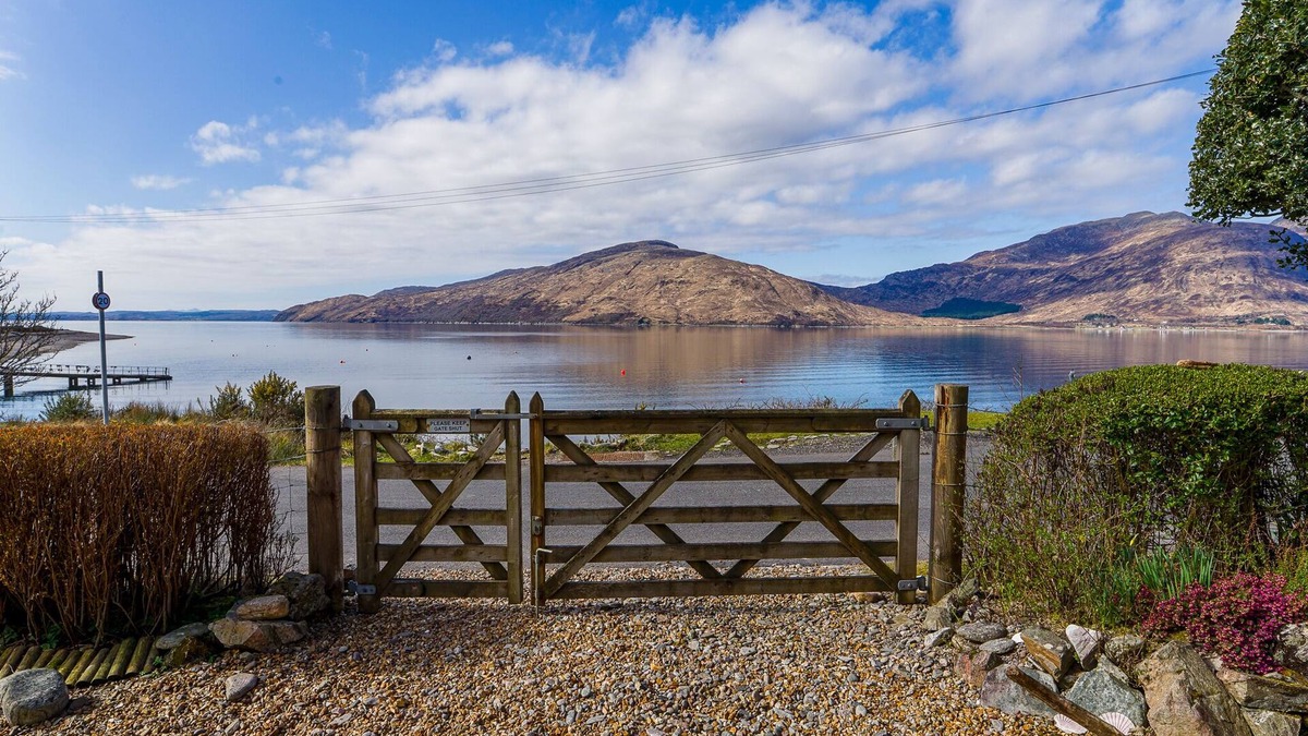 Glenelg Cabin | Tigh Na Creig Lodge - Cosy Beachfront Escape