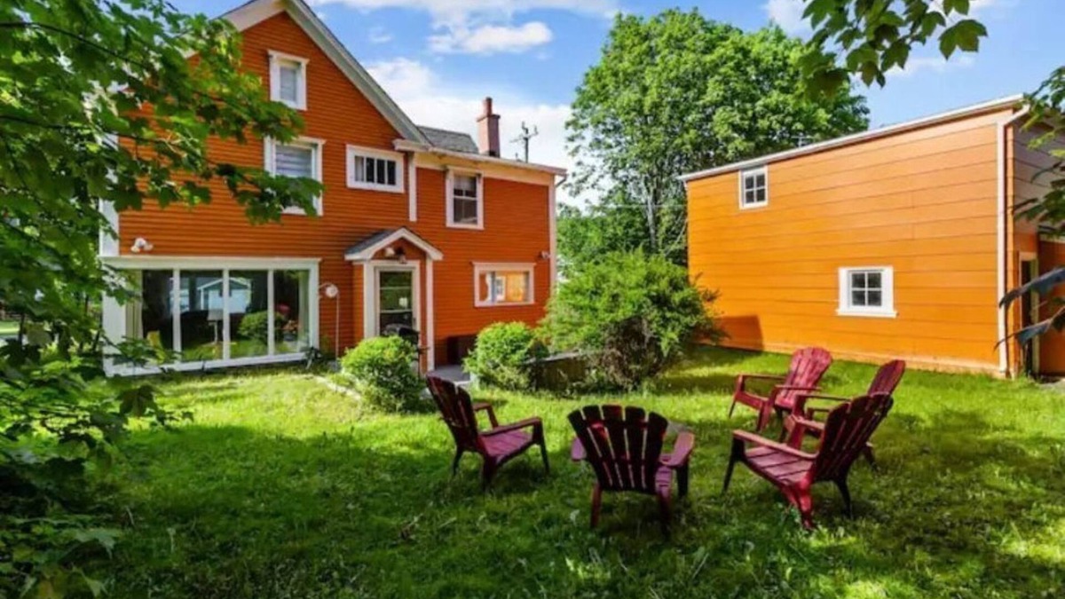 Carbonear House | Tigh-Na-Mara: 4BR Historic Seaside Charm Awaits!