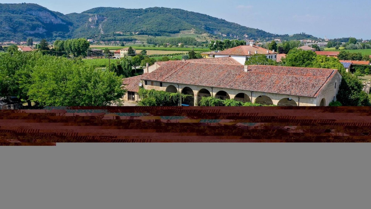 Longare Apartment | Tigli apartment with two bedrooms and one bathroom on the second floor with 4 metre glass window (apartment 6)