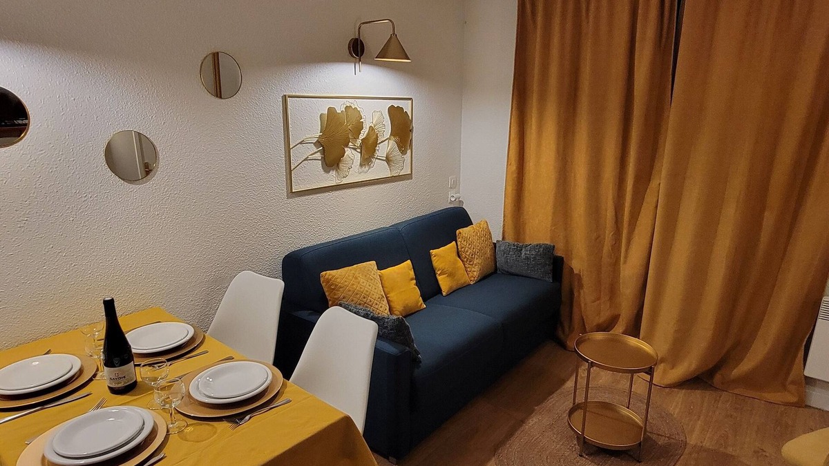 Val Claret Apartment | Tignes Val Claret, 1 bdrm, ski in ski out, balcony, south-facing, housekeeping/laundry included