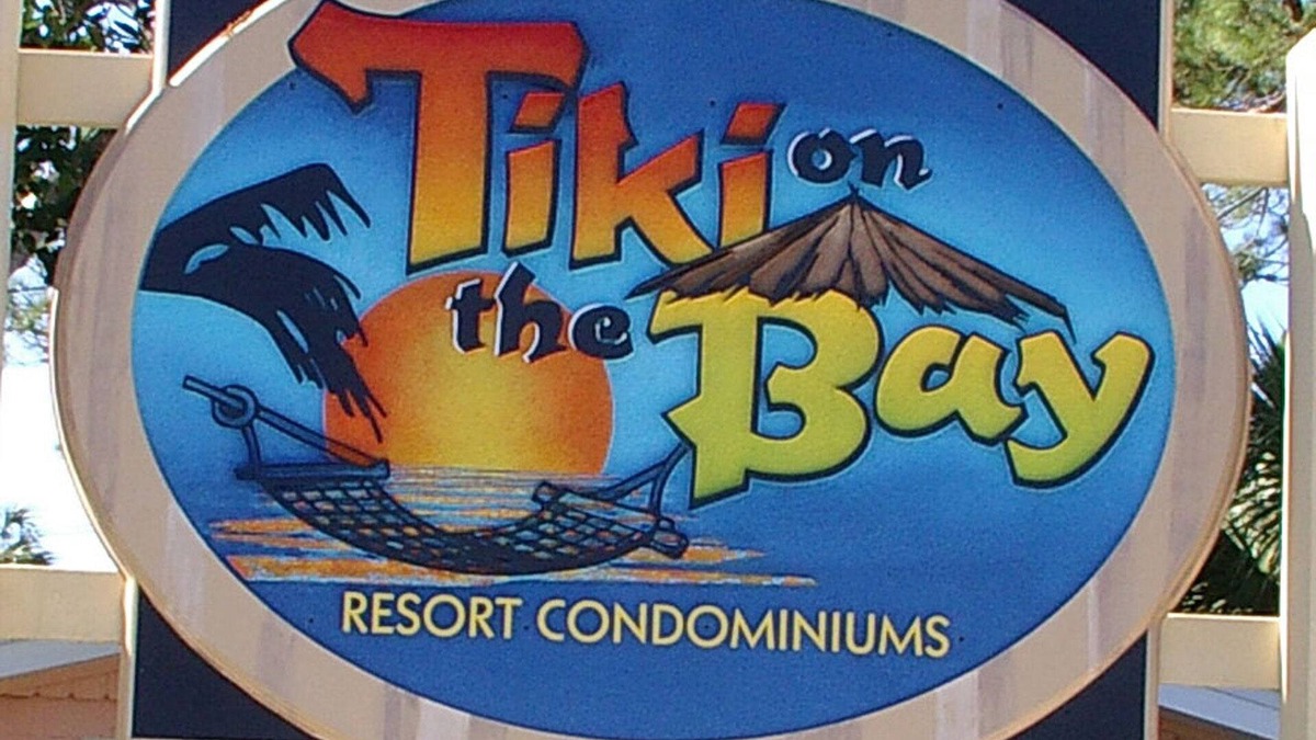 Englewood House | Tiki on the Bay! Quiet, Quaint and Relaxing Old Style Florida getaway