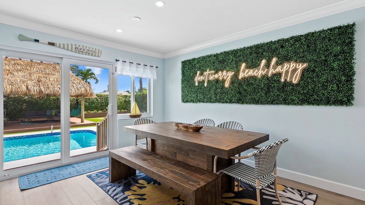 Dania Beach House | ⛳️ TIKI PARADISE! Pool, putting green, arcade, kids’ playset!