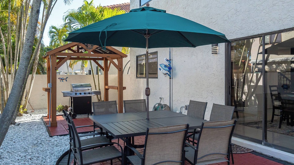 Deerfield Beach House | Tiki Retreat:Salted Pool&Two King Bed Luxe Suites