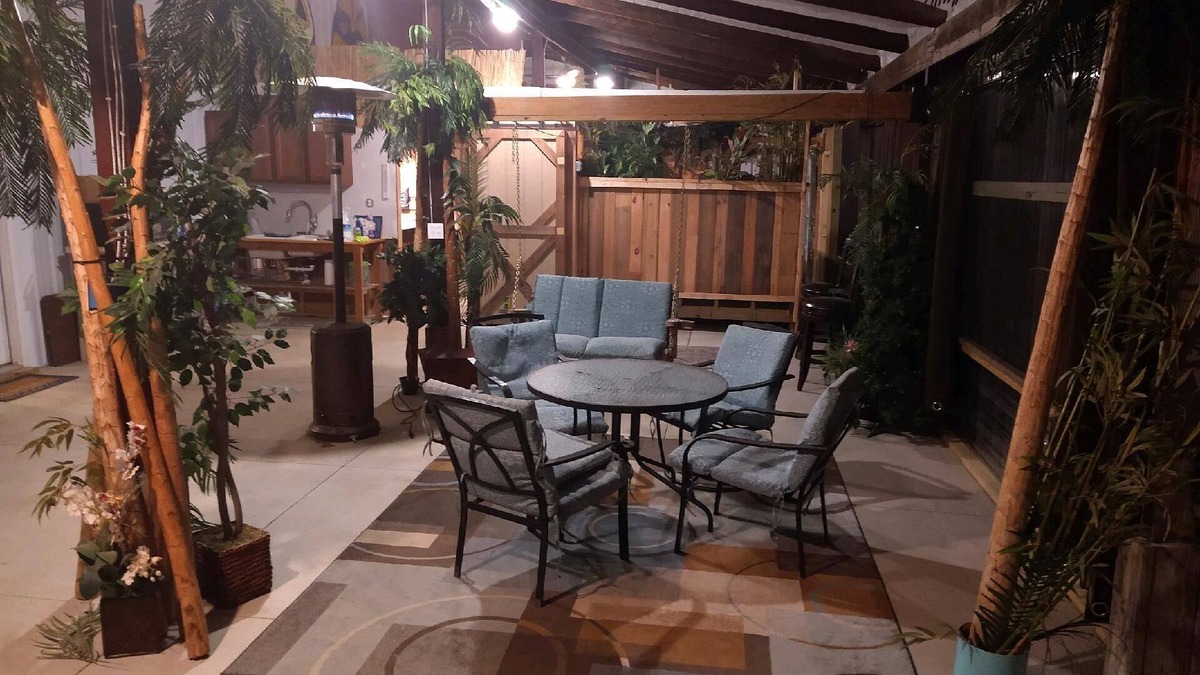 Kinsman House | Tiki Room 1 BR near pymatuning lake