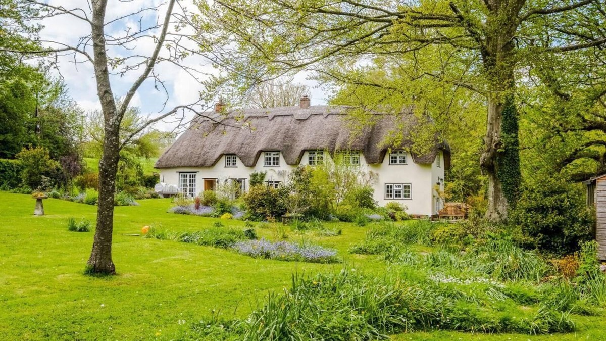 Winterbourne Stoke Cottage | Till Cottage & Riverside Gardens nr Stonehenge
