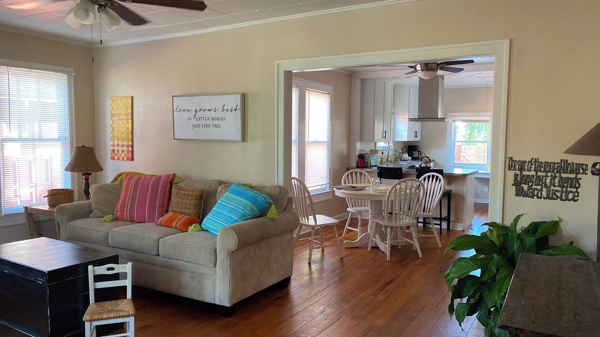 Brunswick Cottage | Tillman Cottage, Charming 3-bedroom cottage in Brunswick, accepting pets