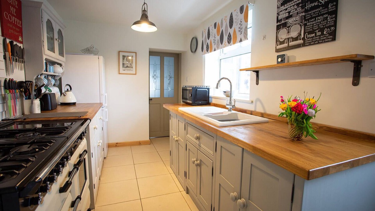 Evenwood House | 'Tilly Cottage' Homely 2 bedroom stone property, Co Durham. Pet friendly.