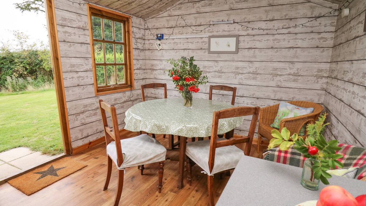 Llanfihangel Tal-y-llyn Cottage | Tilly Gypsy-style Caravan Hut