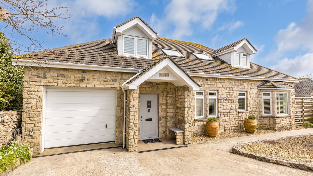 Langton Matravers Cottage | Tilshead - beautifully appointed home for the extended family