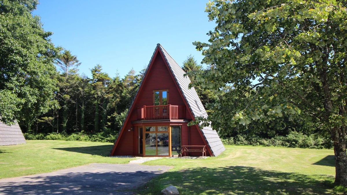 St Wenn Cabin | Timber A frame detached lodge with 3 bedrooms in quiet country park