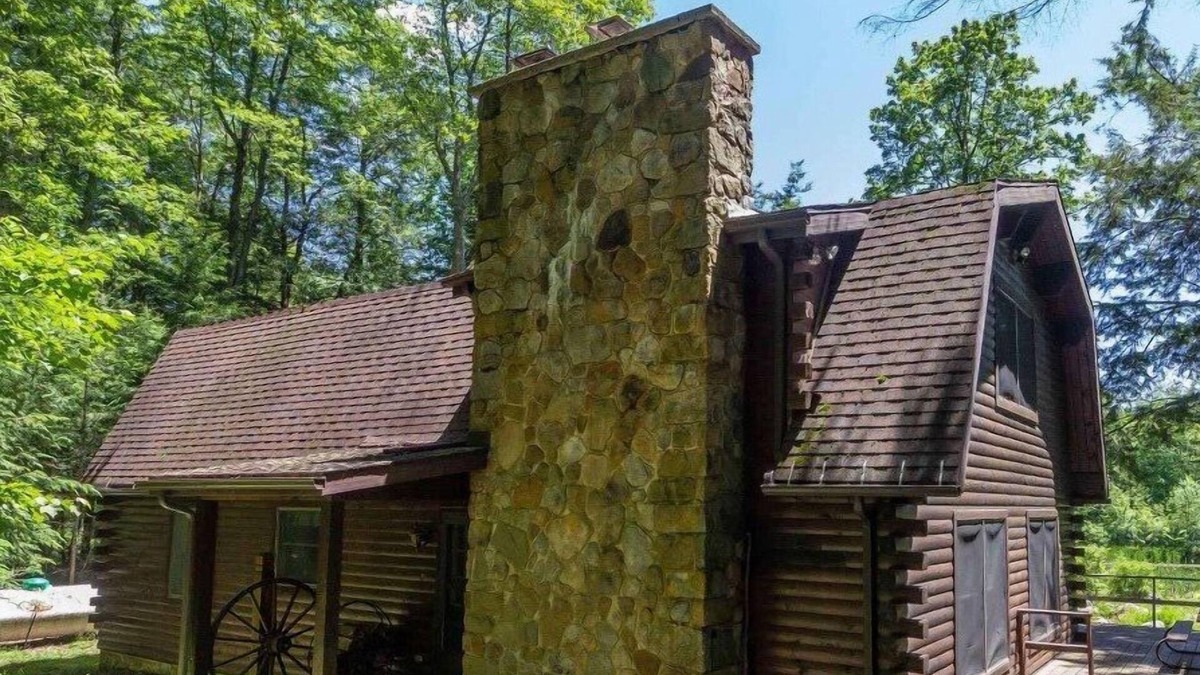 Eagles Mere Cottage | "Timber Acres" is nestled in the woods with private pond in Eagles Mere