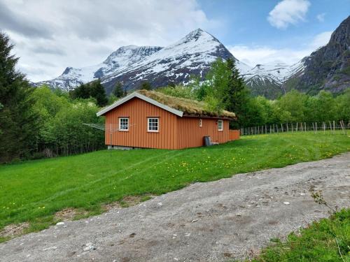 Nesset House | timber cabin Eresfjord med båt til leie
