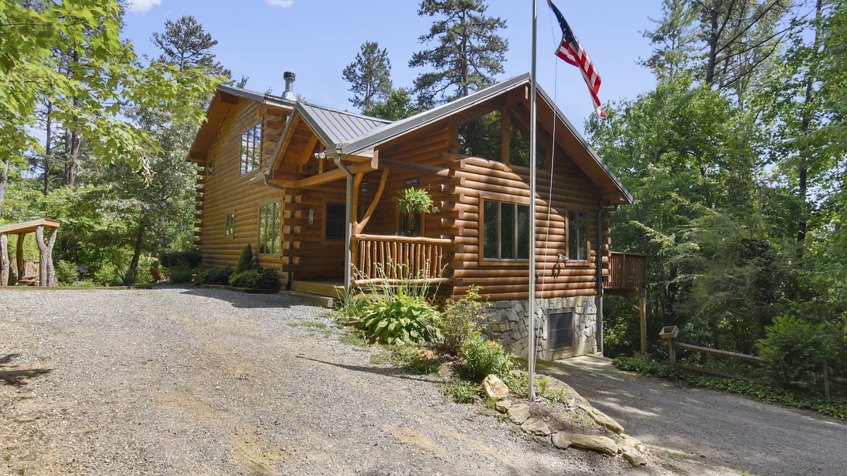 Clyde Cabin | Timber Hollow:2 master suites on a bison ranch!