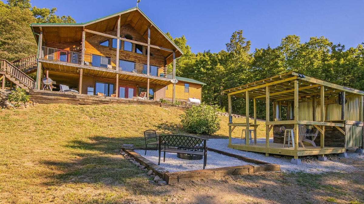 Compton Cabin | Timber Lodge - 4 Bedroom Log Cabin retreat near the Buffalo River