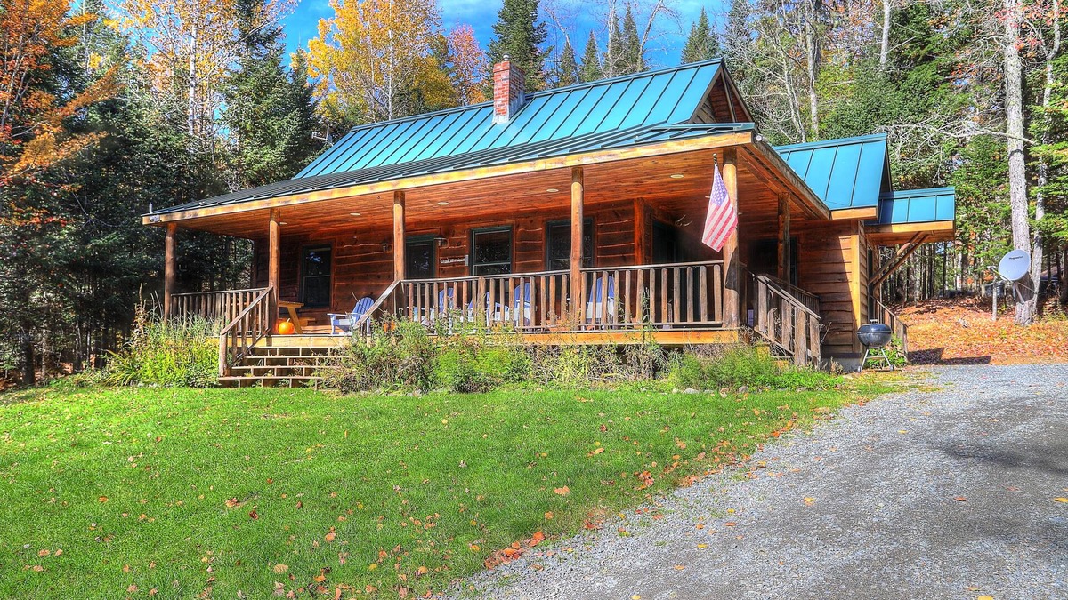 Rangeley House | Timber Lodge 4 Bedroom/2 Bath home - great for snowmobiling and short drive to Saddleback Mountain!