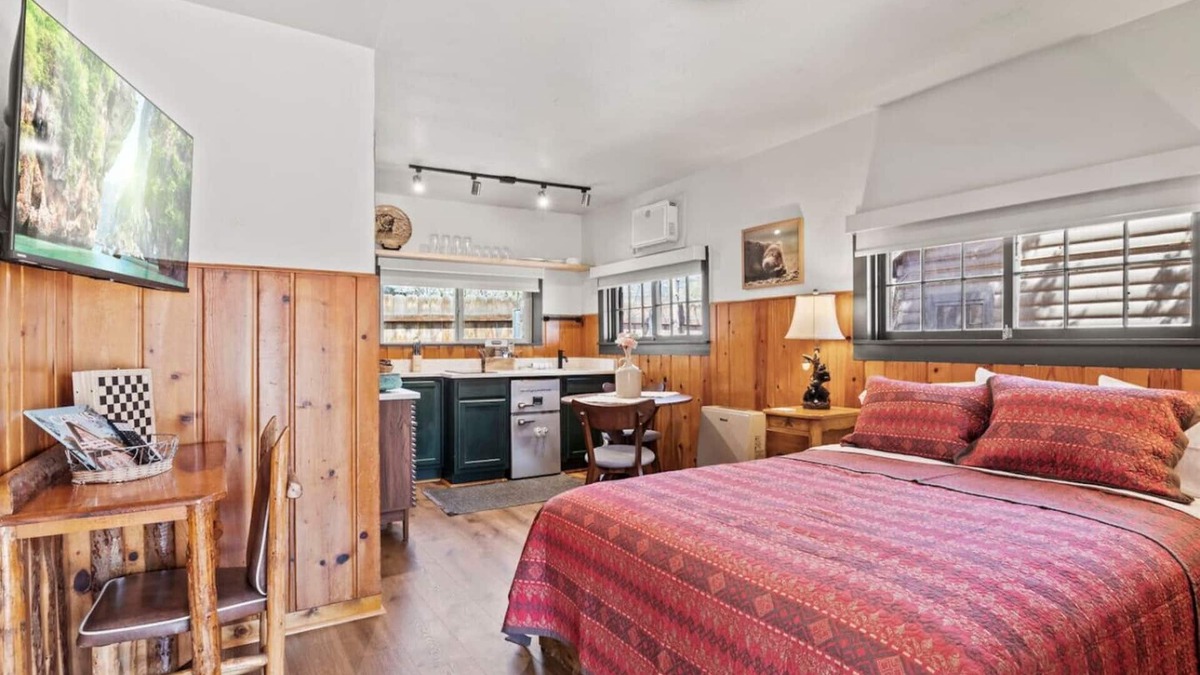 Colorado Springs Cabin | Timber Lodge Cabin #2
