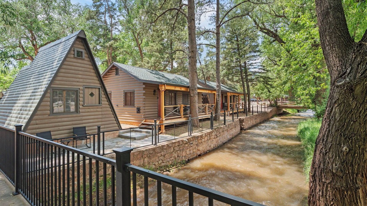 Colorado Springs Cabin | Timber Lodge Cabins 26