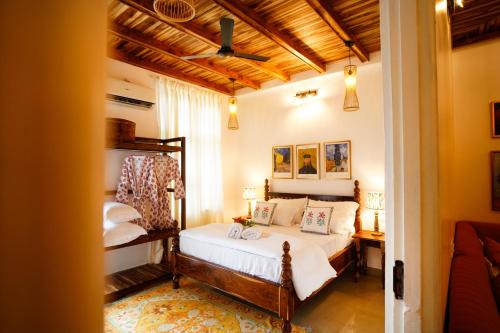 Malviya Nagar Apartment | Timber Luxe Atelier