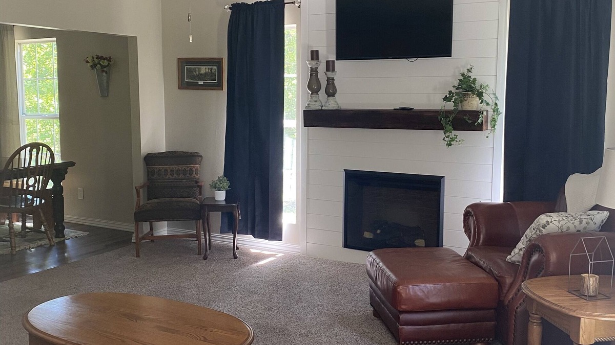 Lebanon House | Timber Pointe located near the Niangua River & Bennett Spring State Park