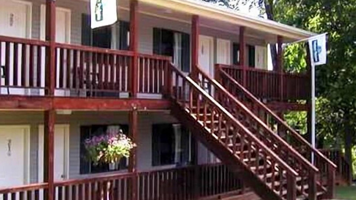 Jamestown Cabin | Timber Pointe Resort