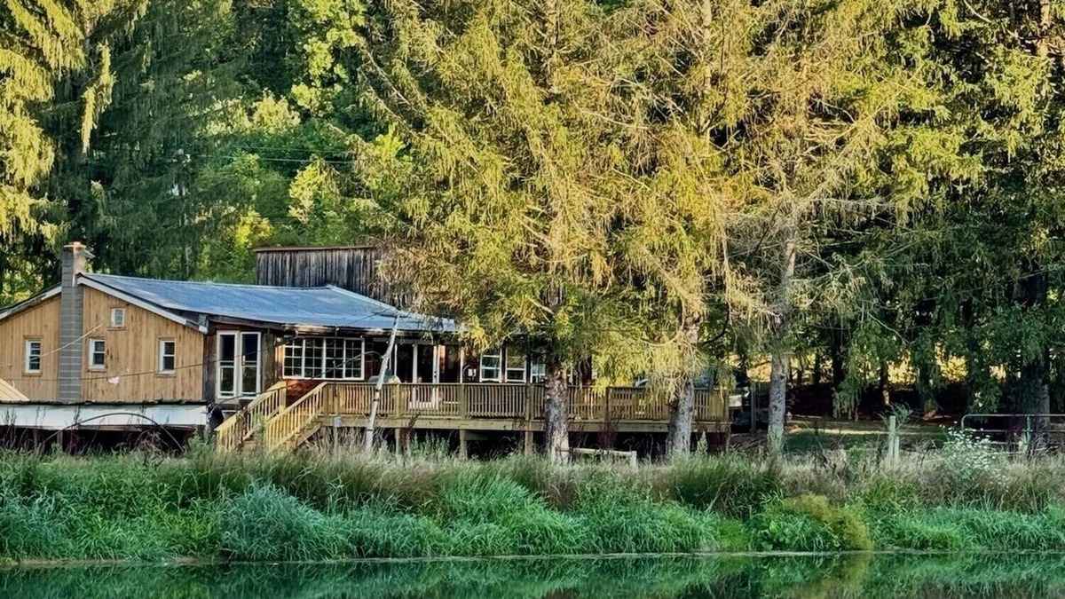 Old Washington Cabin | Timberline Cabins - Peaceful Pines Lodge, WiFi, Pets, Stalls, Hot Tub