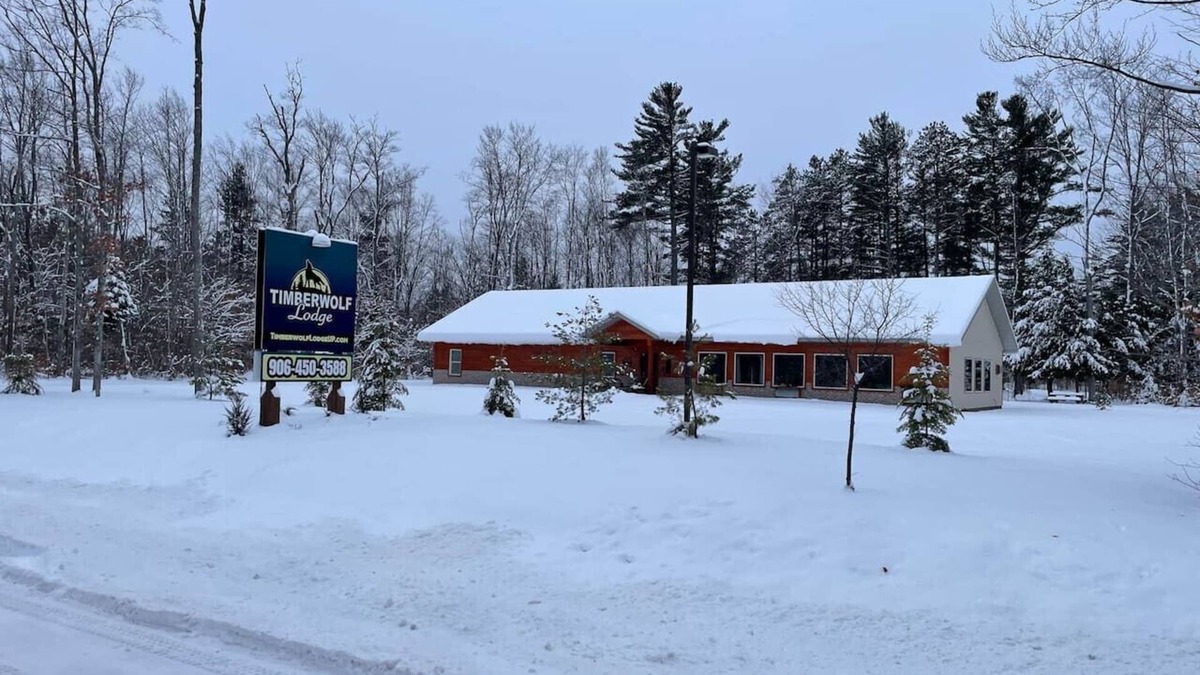 Steuben House | Timberwolf Lodge Directly on Haywire Snowmobile & ATV Trial
