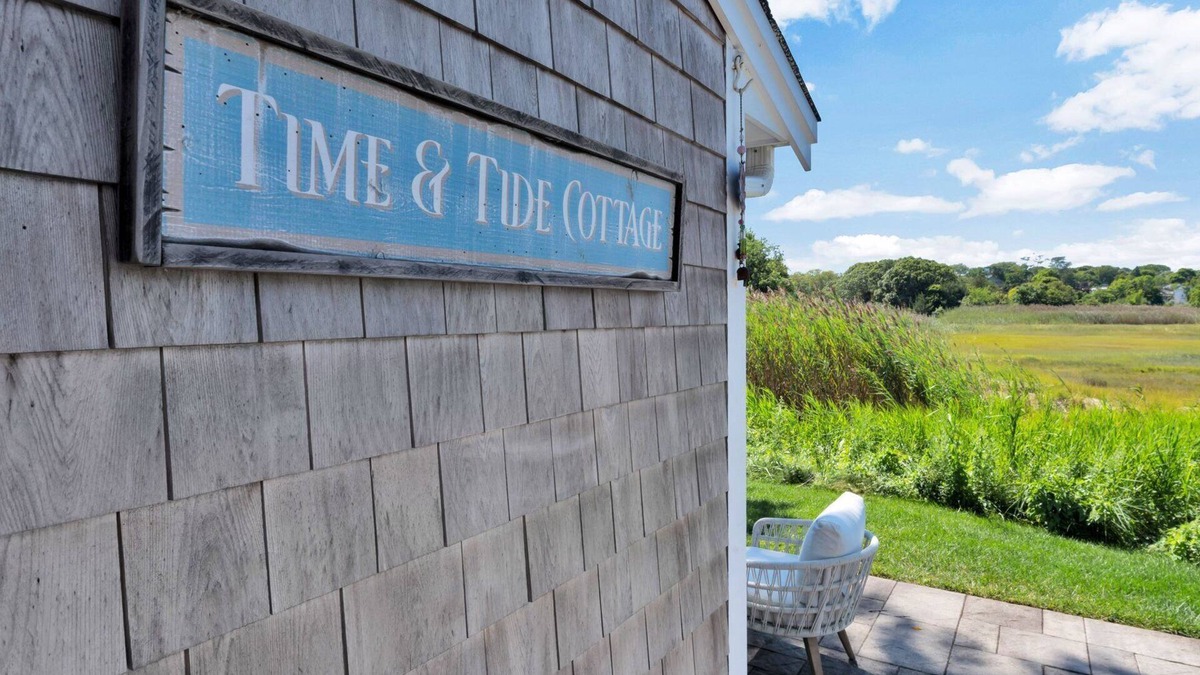 Barnstable House | Time and Tide Cottage - A Barnstable Village Retreat RPAM020