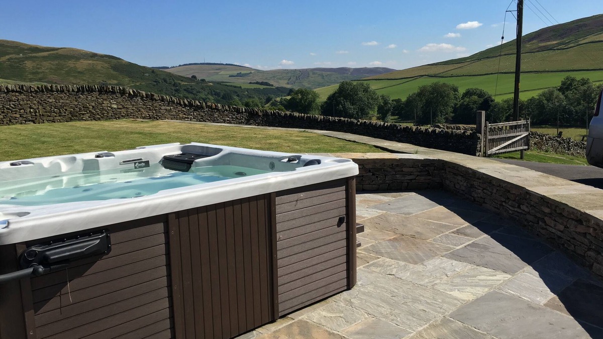 Galashiels House | TIME - Charming Countryside Barn Conversion with Hot Tub & Scenic Views