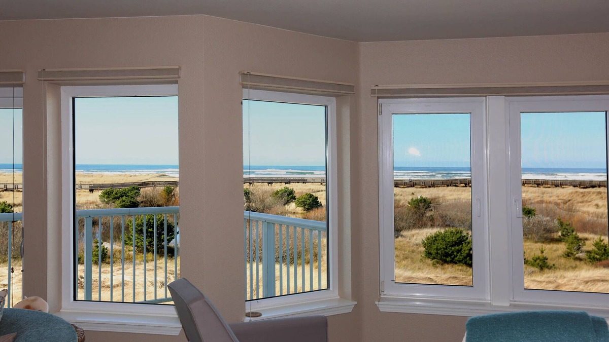Long Beach Condo | Time to book for Fall Clamming!