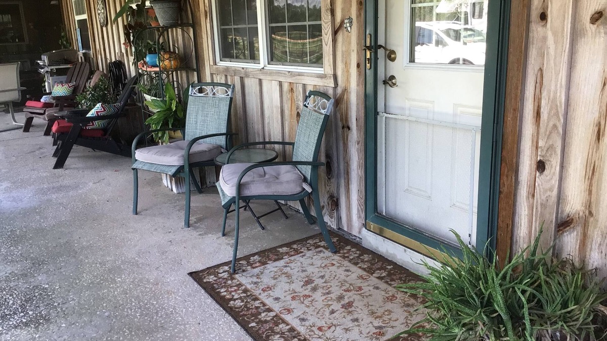 Astor Apartment | Time to book for speedweek in Volusia/Daytona, 30 minutes to Daytona/ocean.