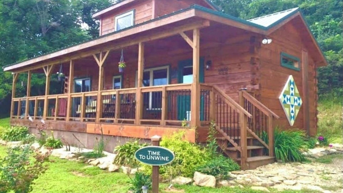 Fancy Gap Cabin | Time to Unwine-Waterfront Cabin w/Hot Tub! Pet Friendly! Blue Ridge Parkway