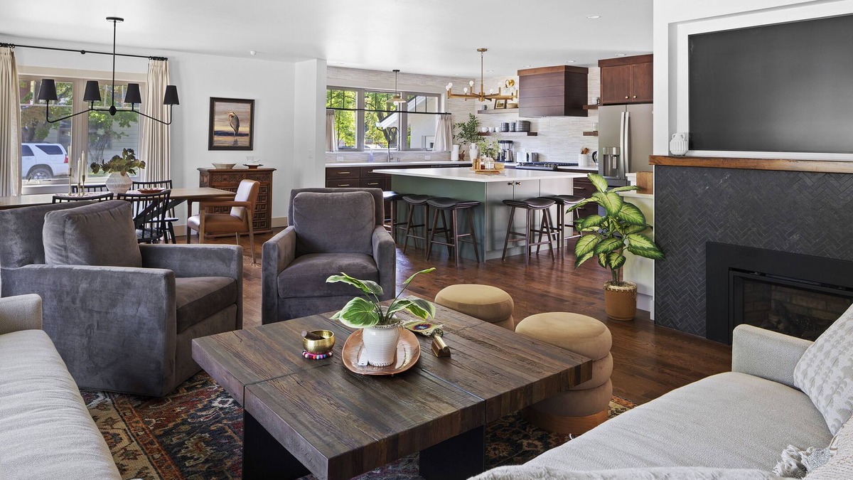 University District House | Timeless Comfort: Unwind in Our Remodeled 3 bedroom Retreat