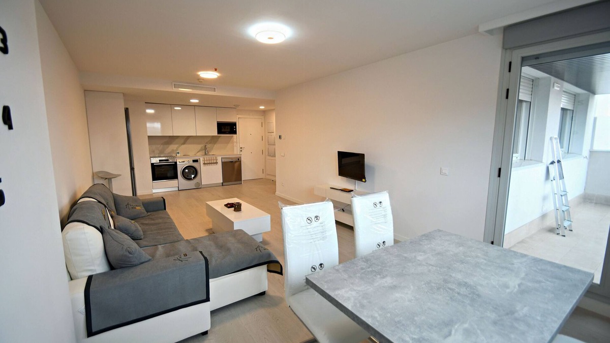 Rivas-Vaciamadrid Apartment | Timeless Elegance in Rivas