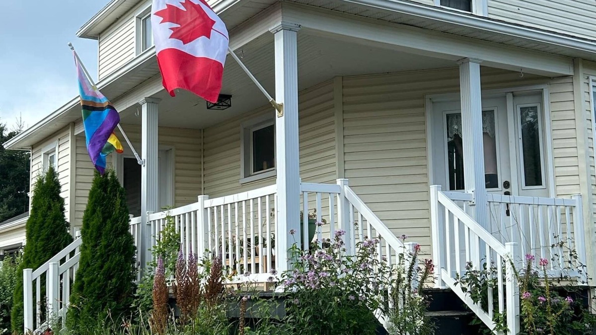 Grand Barachois House | Timeless elegance, pet friendly, in the famous Parlee Beach coast of NB.