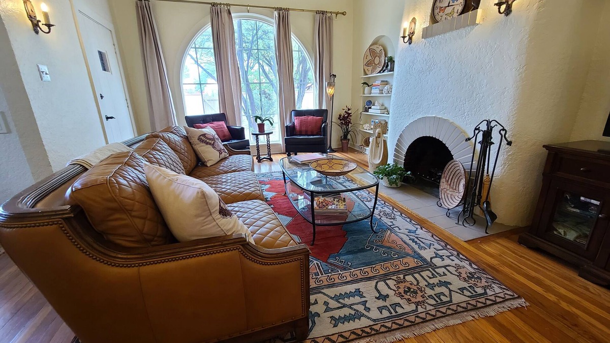 Sam Hughes House | Timeless Elegance ~ 1920's Sam Hughes Casita Mariposa ~ Walk to UA! Parking