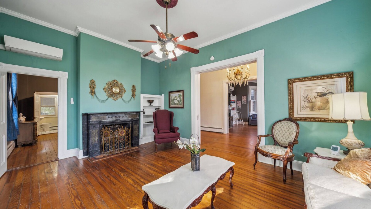 Onancock House | Timeless Elegance with Modern Luxury: Historic 6-BR Home plus attached 1-BR Apt