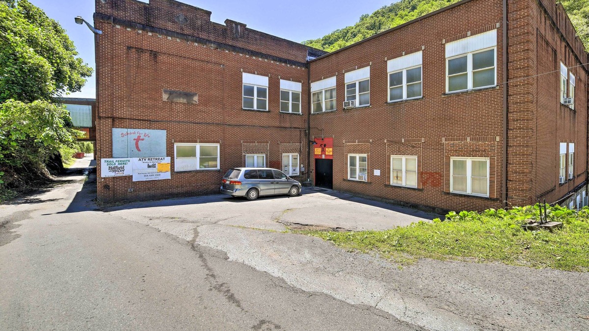 Wilcoe Apartment | 'Timeless' Gary Studio, ATV Trails On-Site!