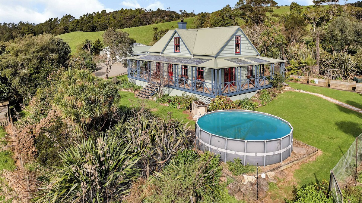 Waipu House | Timeless Retreat, an iconic landmark steeped in history, opposite Waipu Caves!