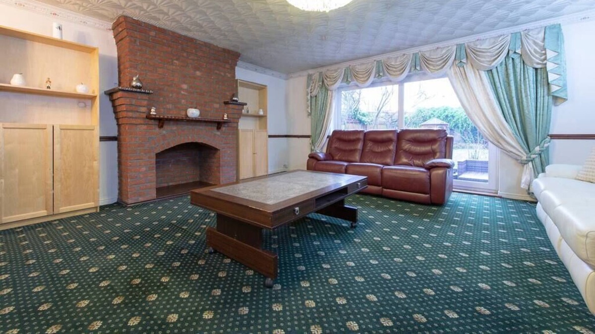 Canvey Island House | Timeless Treasure: A Traditional and Spacious House