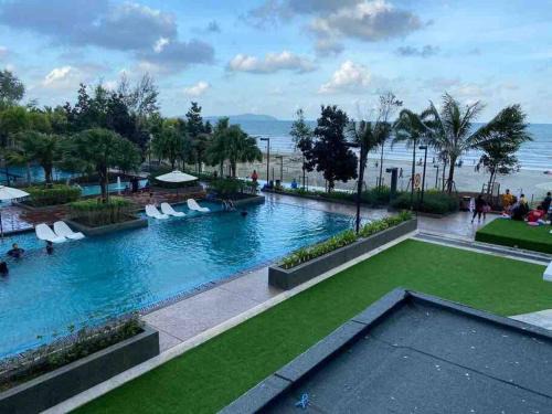 Balok Apartment | TimurBay Seafront ZarZyra Suite