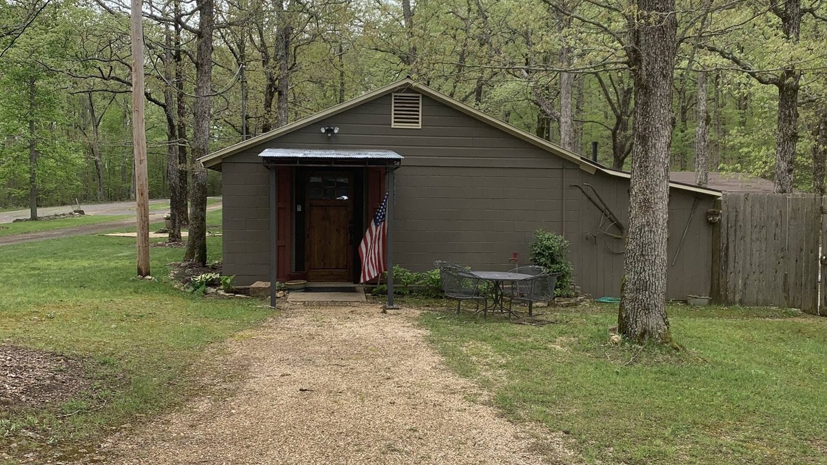 Arcadia Cabin | Tin Roof Cottage- Sleeps 10