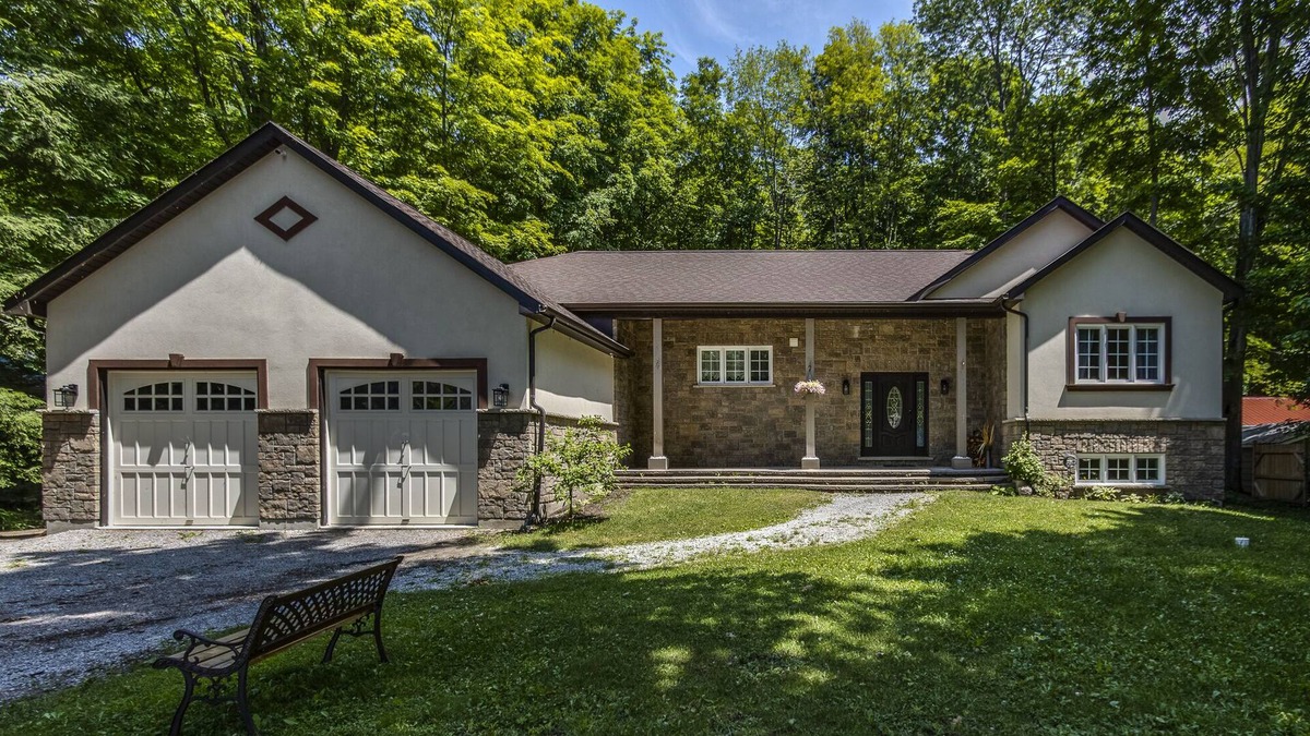 Tiny Cottage | Tiny Beach large cottage with outdoor space, firepit & deck.